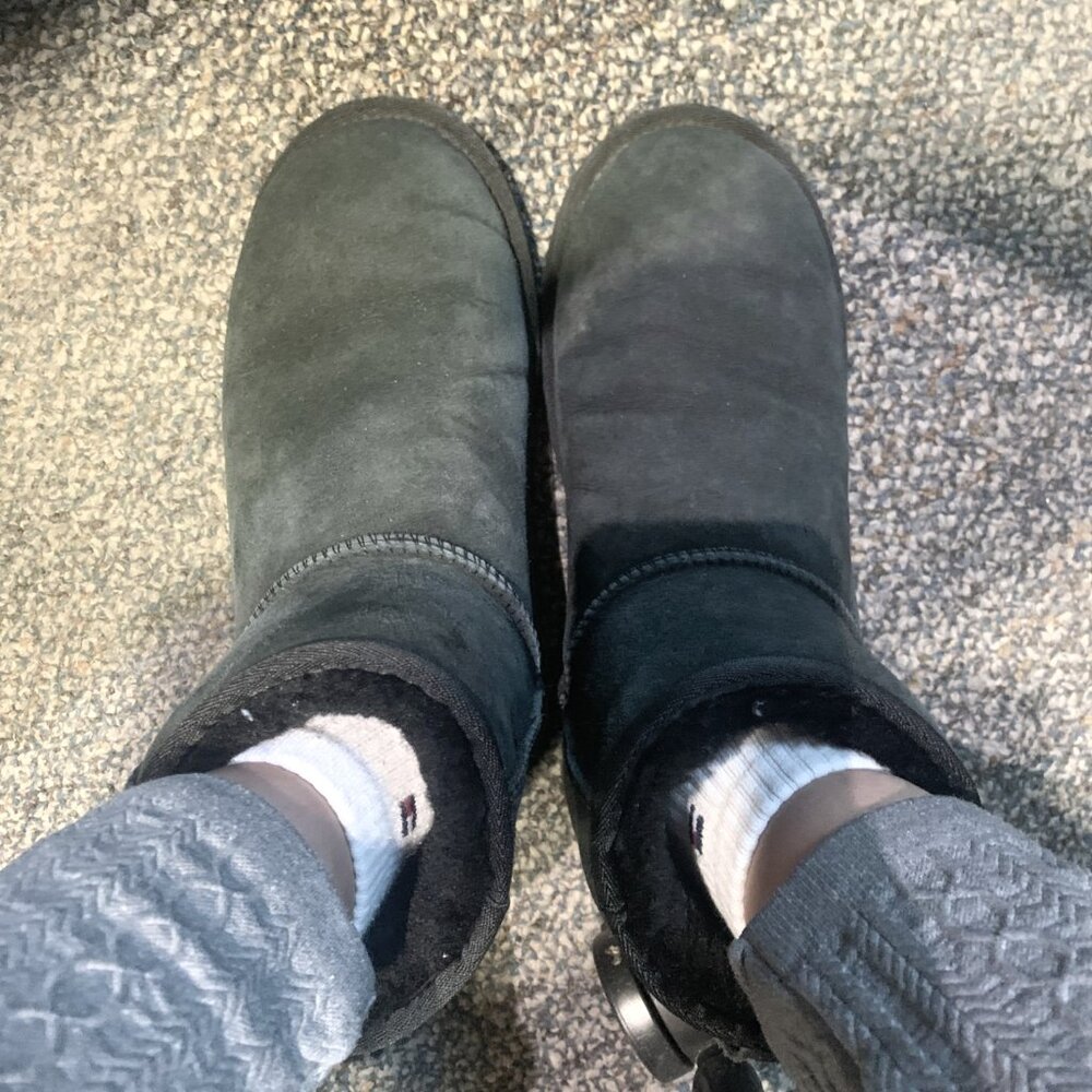 Black Mini UGGS - Like New (Used), Excellent Condition.